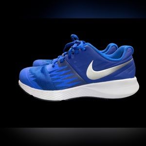 Kids Nike Star Runner size 5
